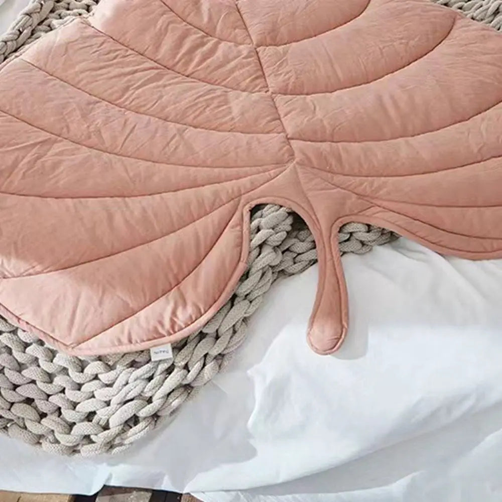 Leaf Shape Pet Dog Bed Blankets Warm Soft 3D Leaves Shape Cushion Pet Blanket For Large Medium Small Dogs Cats Bed Couch Sofa