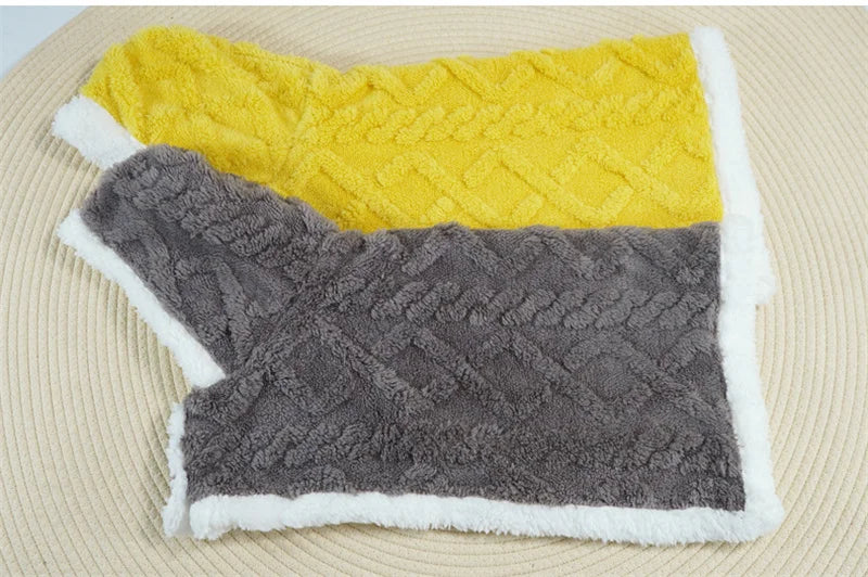 Tafu Velvet Autumn Winter Warm Pet Dog Blanket Soft Thicken Wearable Cat Blanket Flannel Fleece Comfortable Sleeping Blankets
