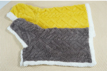 Tafu Velvet Autumn Winter Warm Pet Dog Blanket Soft Thicken Wearable Cat Blanket Flannel Fleece Comfortable Sleeping Blankets