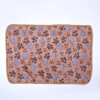 Thick Coral Fleece Pet Blanket Keeping Dogs Cats Warm in Autumn Winter