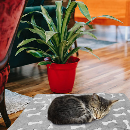 Comfortable Coral Fleece Pet Blanket Warm Dog Cat Bed Sofa Winter Throw Reusable Coral Fleece Blanket Sleeping Mat