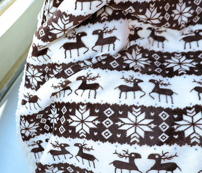 Double Layers Pet Dog Blanket Cute Deer Pattern Pet Blanket for Cats Dogs Soft Comfortable Dog Sleeping Cover Dog Accessories