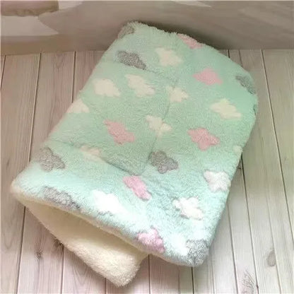Soft Pet Dog Blanket Thickened Pet Mat for Puppy Chihuahua Sleeping Mat for Cats and Dogs Warm Household Carpet Pet Supplies