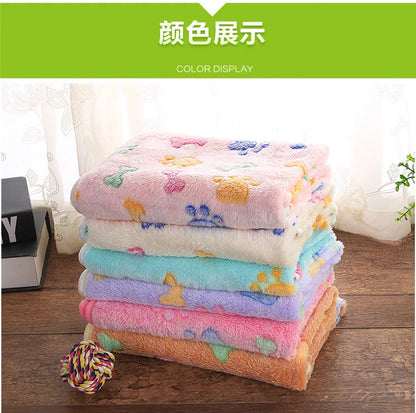 Thick Coral Fleece Pet Blanket Keeping Dogs Cats Warm in Autumn Winter