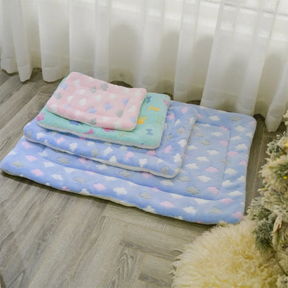 Soft Pet Dog Blanket Thickened Pet Mat for Puppy Chihuahua Sleeping Mat for Cats and Dogs Warm Household Carpet Pet Supplies
