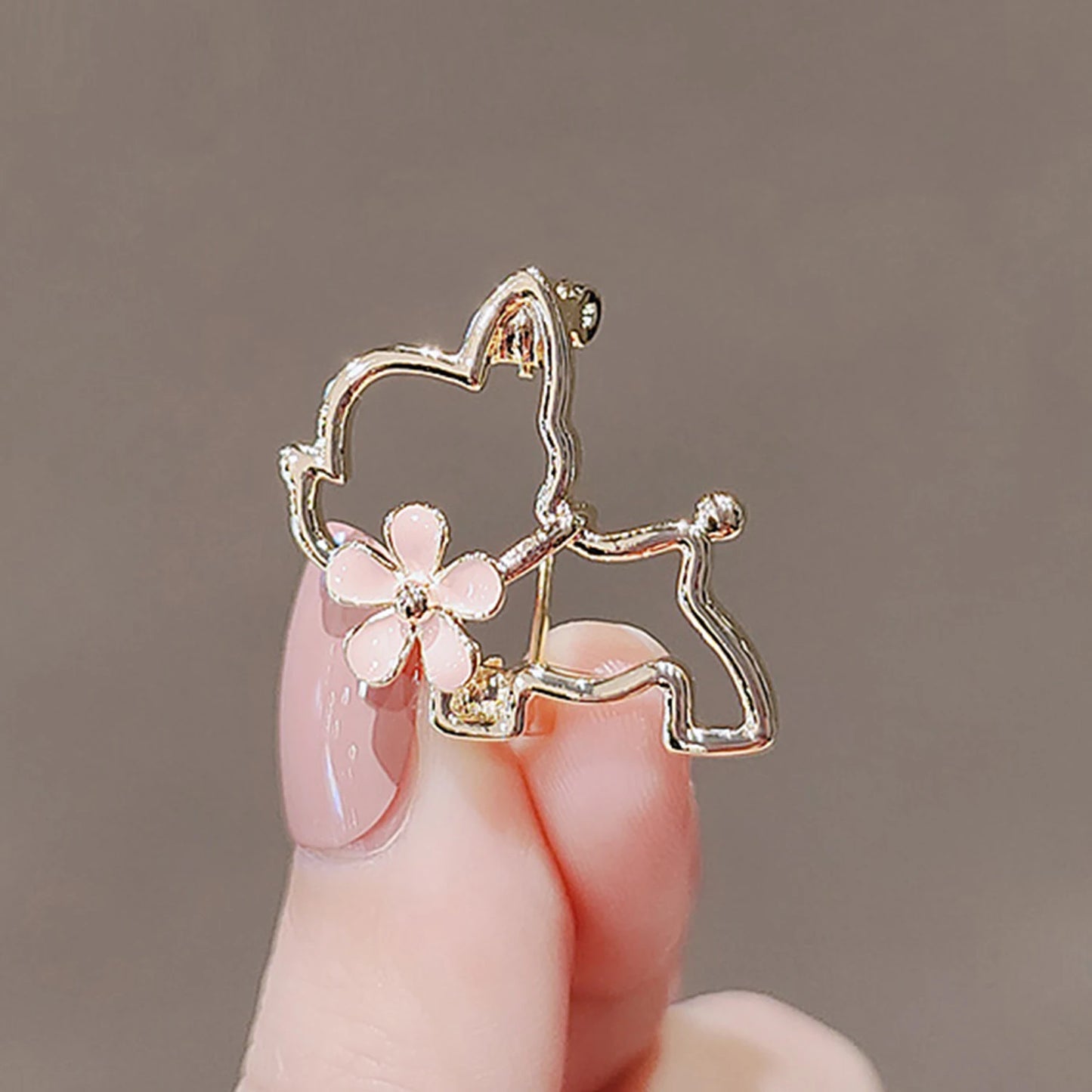 Hollow Cute Puppy Brooch Cartoon Dog Badge Women's Suit Accessories Neckline Anti-Exposure Buckle Pins Fixed Decoration Jewelry