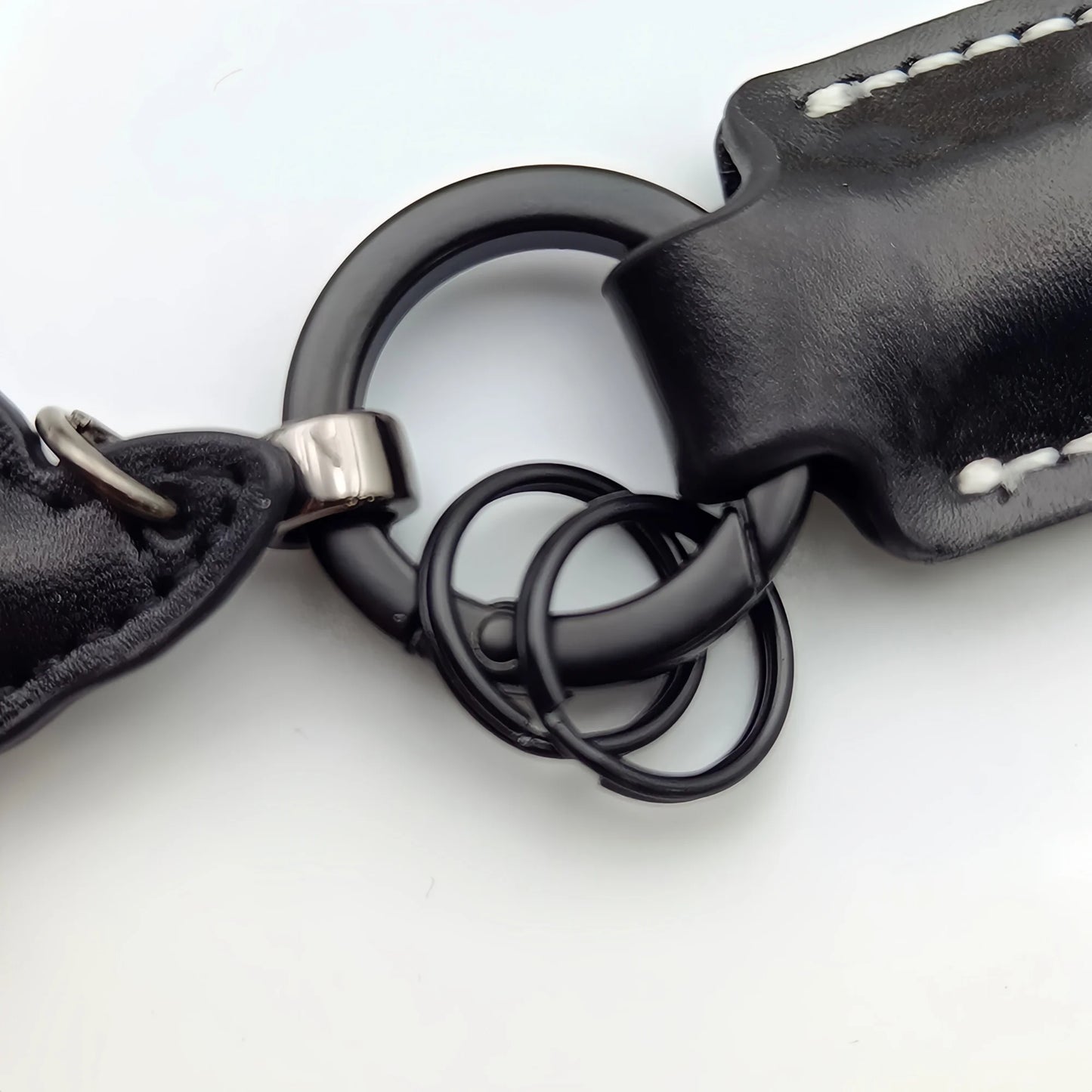 Handmade leather lanyard keychain creative method fighting dog puppies custom text logo bag pendant high-end car keyring gift