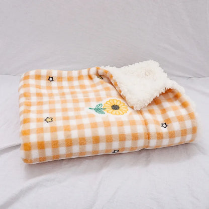 Thickened Dog Blanket Warm Dog Sleep Pad Cotton Warm Pet Blanket Soft and Comfortable Cat Cover Blanket Bed Sheet Pet Supplies
