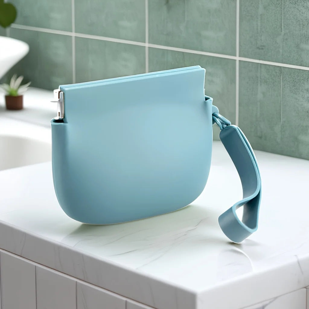 the TRAILSNACK SILICONE POUCH - Silicone Dog Treat Bag, Portable Pet Treat Bag, Easy to Clean Waterproof Convenient Pet Food Bag, Suitable for Outdoor Training