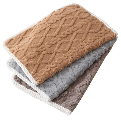 Solid Color Pet Blanket Cozy Pet Plush Blanket Thick Waterproof Bed Throw for Winter Machine Washable Sleeping Quilt for Dogs