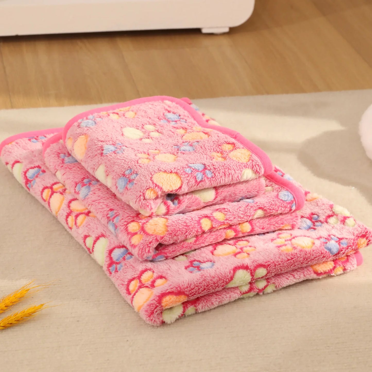 Plush & Warm Pet Bed Mat, Super Soft Dog Cat Sleeping Pad for Indoor Use, Cozy Thick Fleece Blanket for Cold Weather