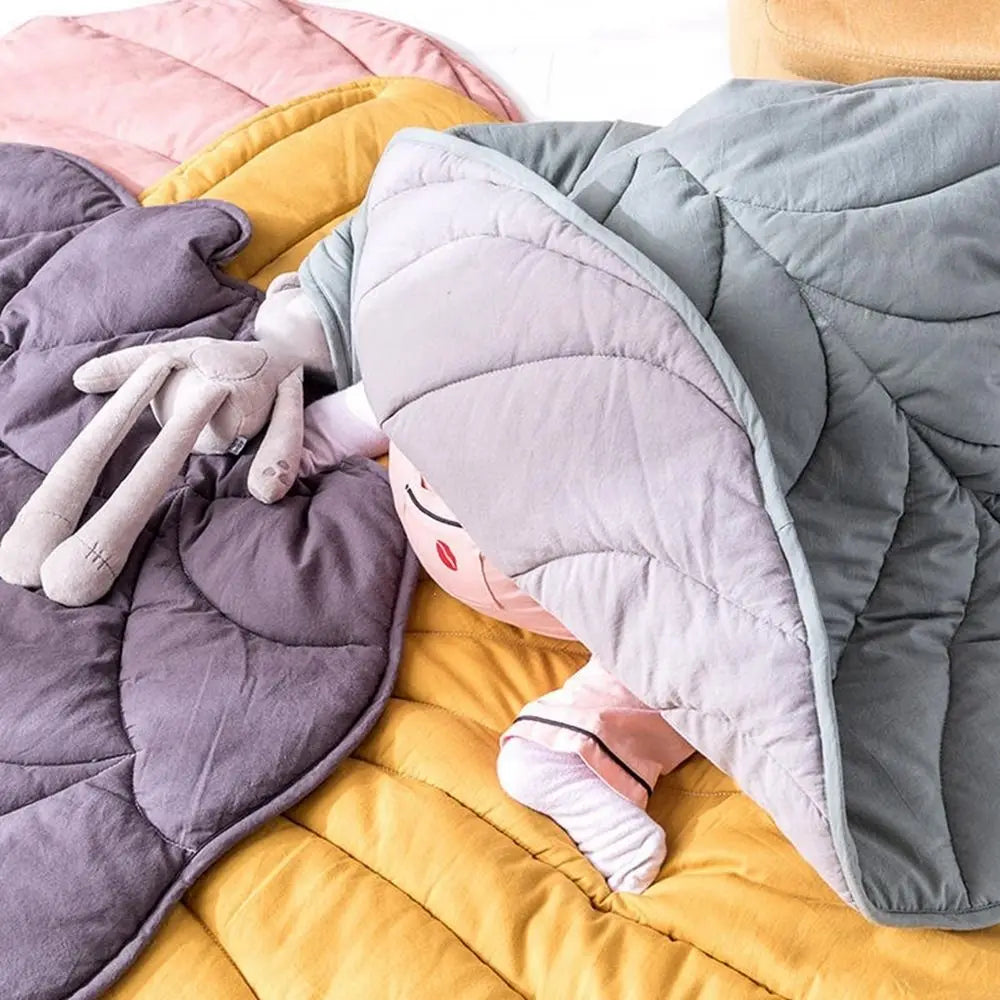 Leaf Shape Pet Dog Bed Blankets Warm Soft 3D Leaves Shape Cushion Pet Blanket For Large Medium Small Dogs Cats Bed Couch Sofa